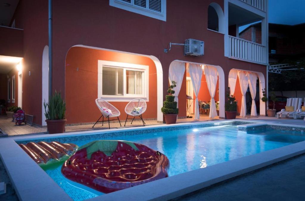 Villa J&J Apartments Residence With Swimming Pool Podstrana Exterior photo