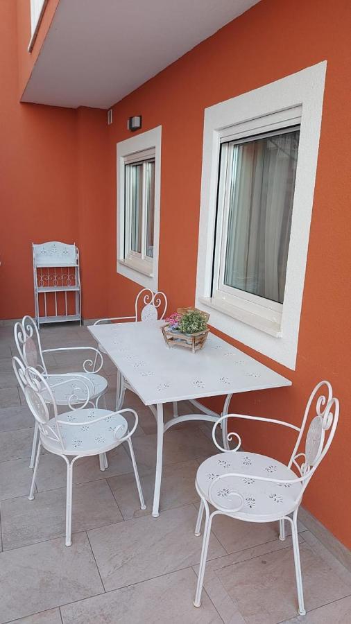 Villa J&J Apartments Residence With Swimming Pool Podstrana Exterior photo