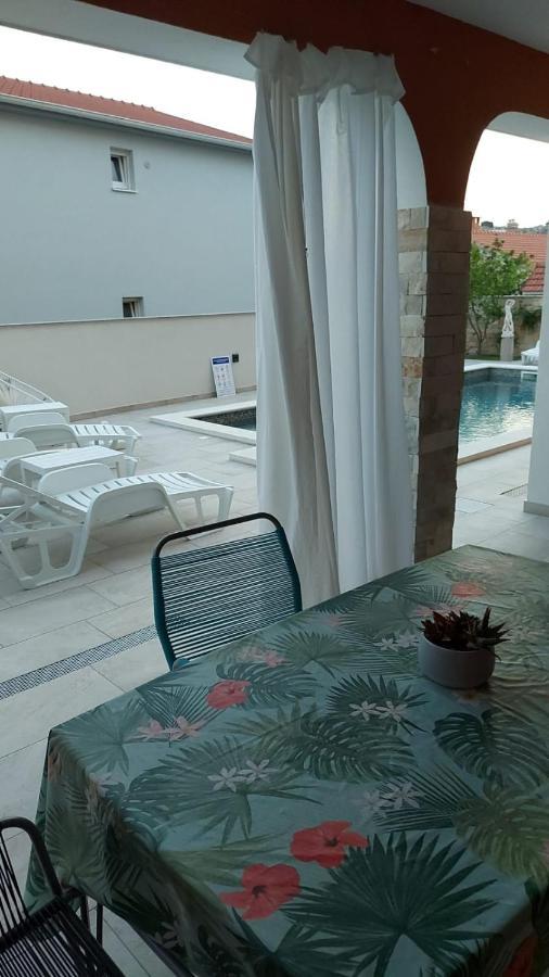 Villa J&J Apartments Residence With Swimming Pool Podstrana Exterior photo