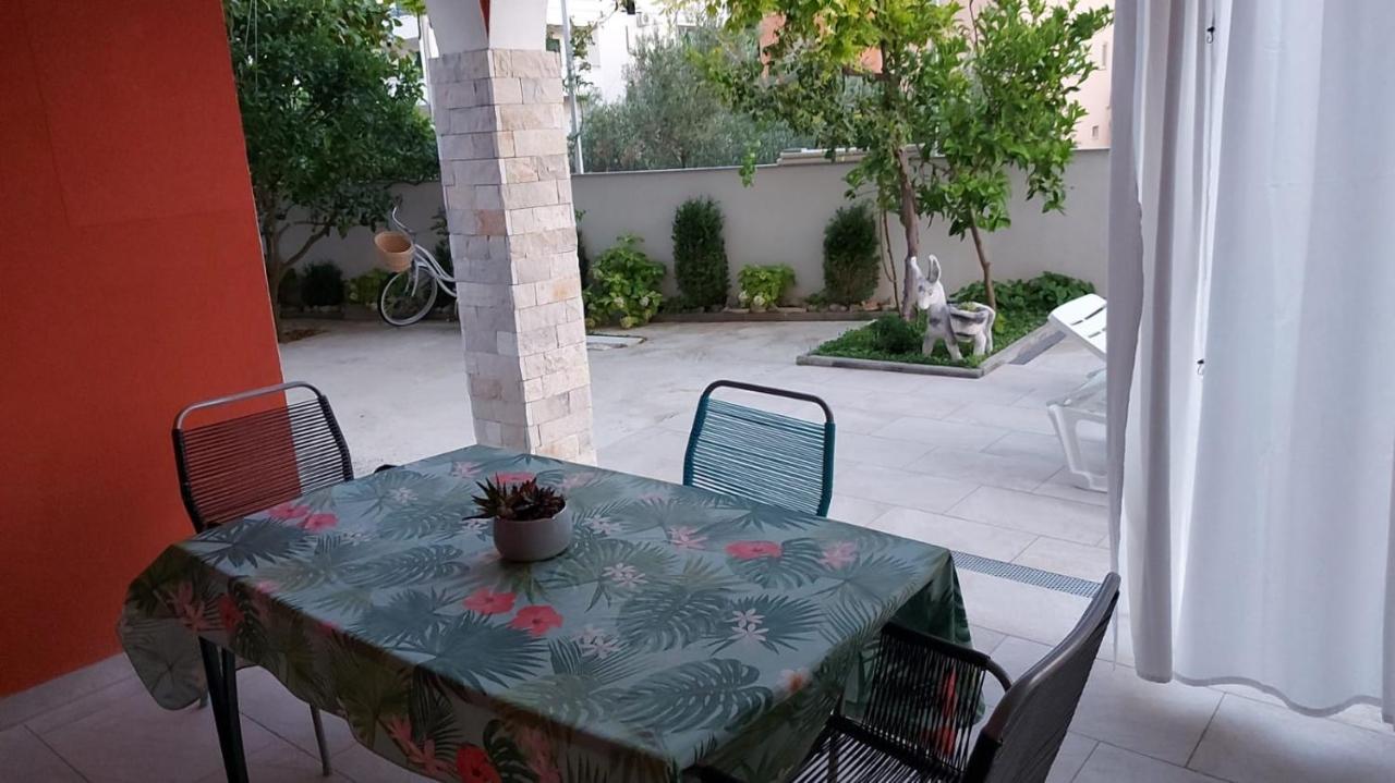 Villa J&J Apartments Residence With Swimming Pool Podstrana Exterior photo